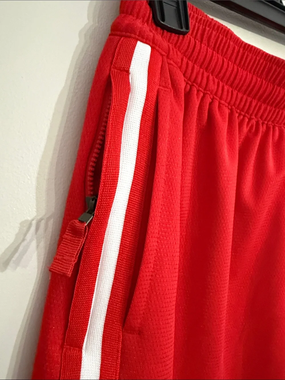 Nike boys youth Red Athletic Shorts Size Large